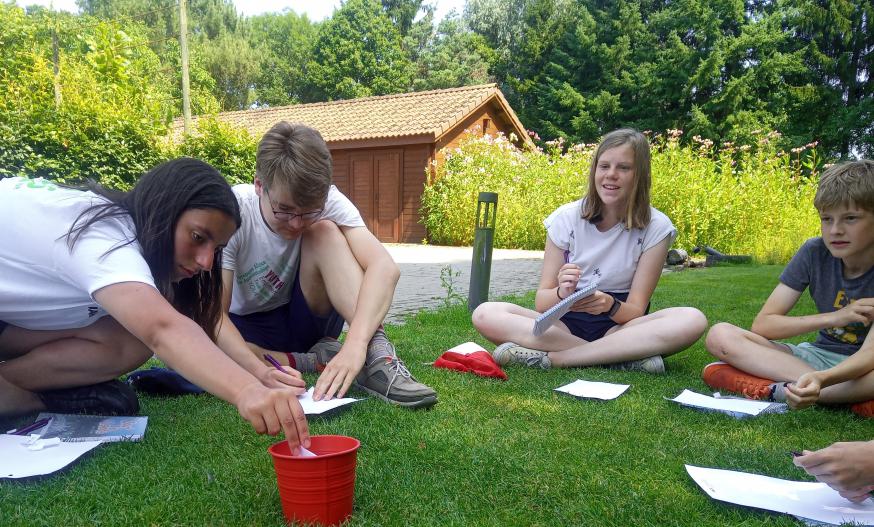 In onze leeftijdsgroep luisterden we naar elkaars mening aan de hand van stelling over het geloof. 