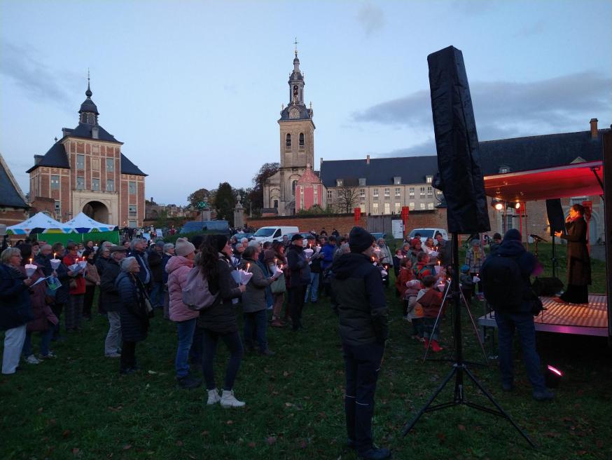 Samen zingen met Noémie Schellens voor vrede bij kaarslicht © Pastorale zone Leuven aan de Dijle
