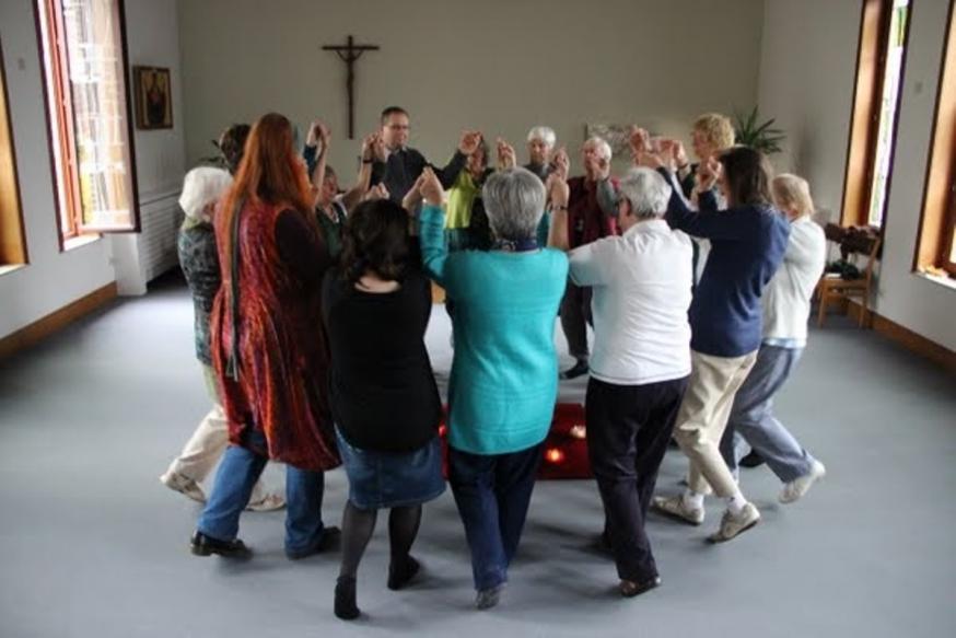 Spirituele dans in de kloosterkapel. © Jozefien Van Nuffel