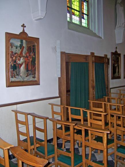 Biechtstoel in de kerk van Roosbeek