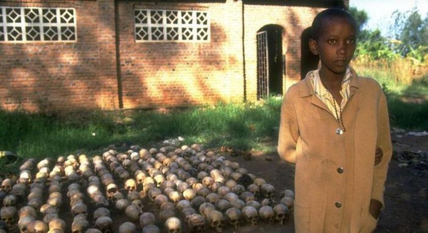 Een 14-jarige overlevende uit Nyamata, die de genocide overleefde door zich gedurende twee dagen onder de lijken te verbergen. © UNICEF/UNI55086/Press