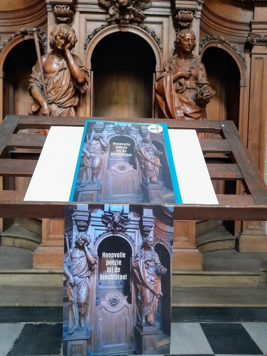 Hoopvolle poëzie bij de biechtstoel in de O.L.V.-kerk van Alsemberg. Nog tot januari 2026 te ontdekken. 