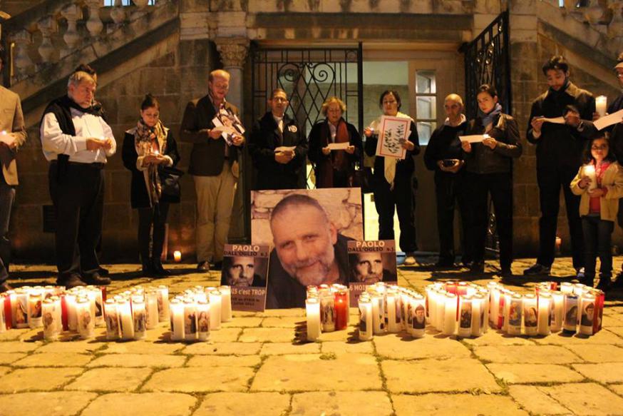 Islamitisch-christelijke wake voor de bevrijding van Paolo Dall’Oglio en voor Syrië © Jesuit Church St Joseph, Monot, Beirut Islamitisch-christelijke wake voor de bevrijding van Paolo Dall’Oglio en voor Syrië © Jesuit Church St Joseph, Monot, Beirut