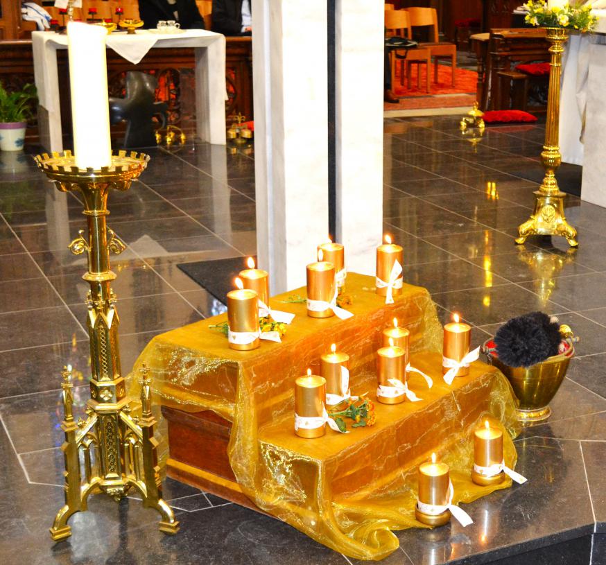 Jubilarissen: gouden kaarsen 
