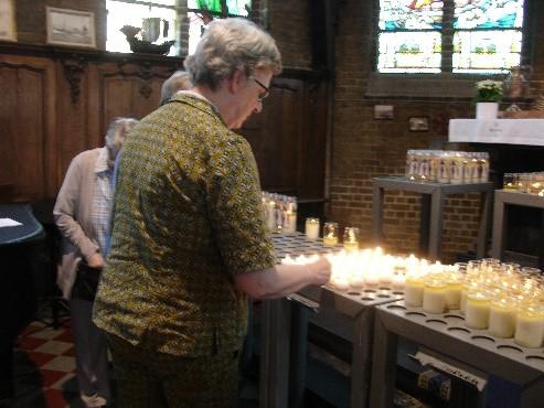 Een kaarsje in de Duinenkerk © zdb