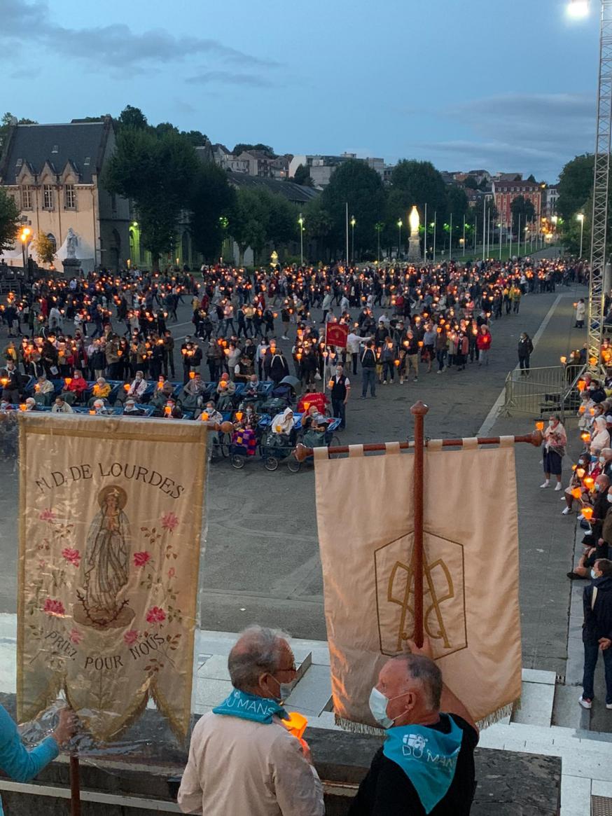 Kaarsenprocessie Lourdes 2021 © Bedevaarten bisdom Gent, foto: Jonathan Beyaert 