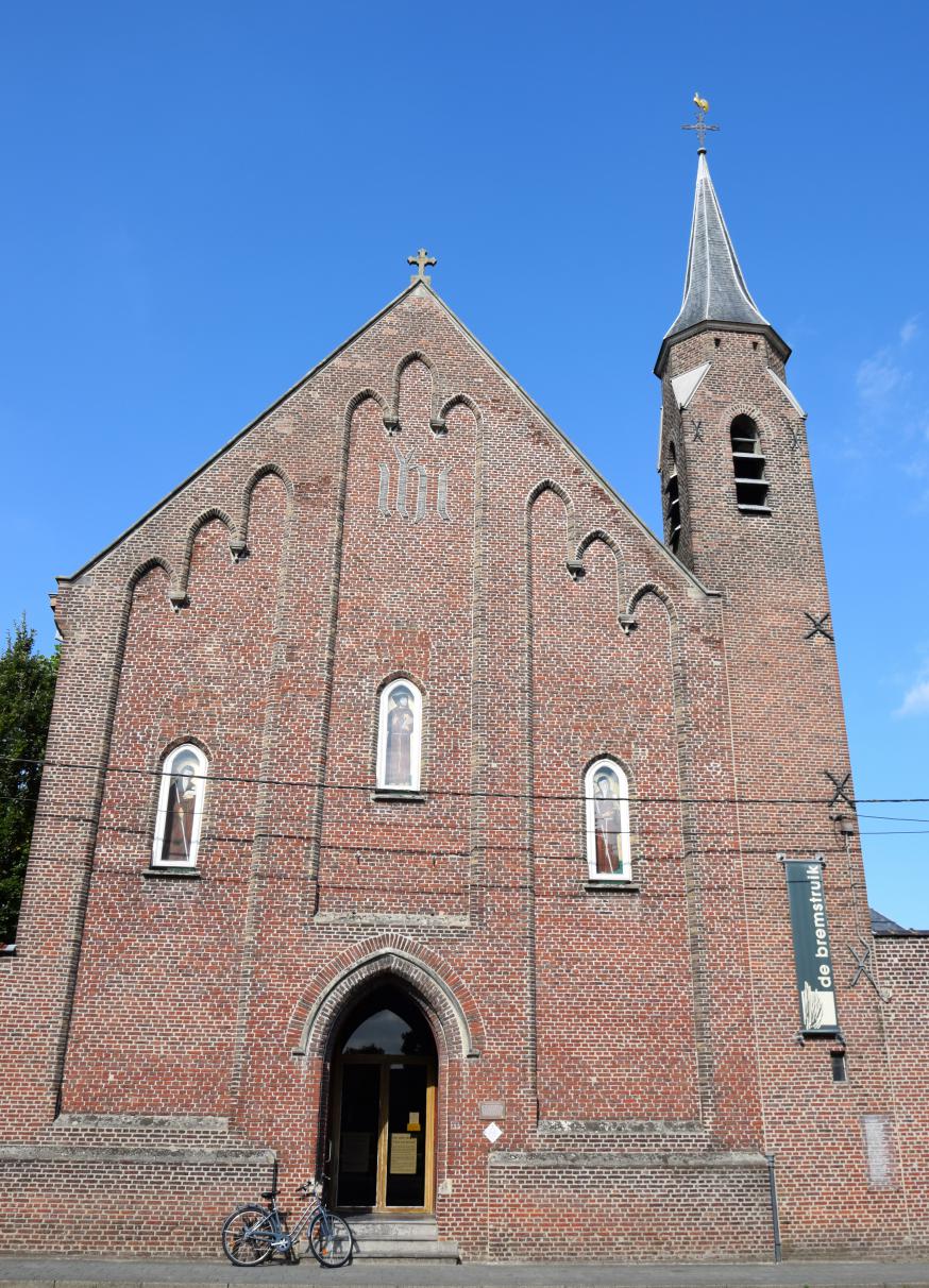 kerk De Bremstruik © Erna Nevejant