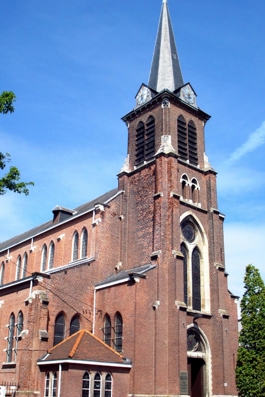 Recente foto van de kerk van Lisp, met aangebouwde doopkapel 