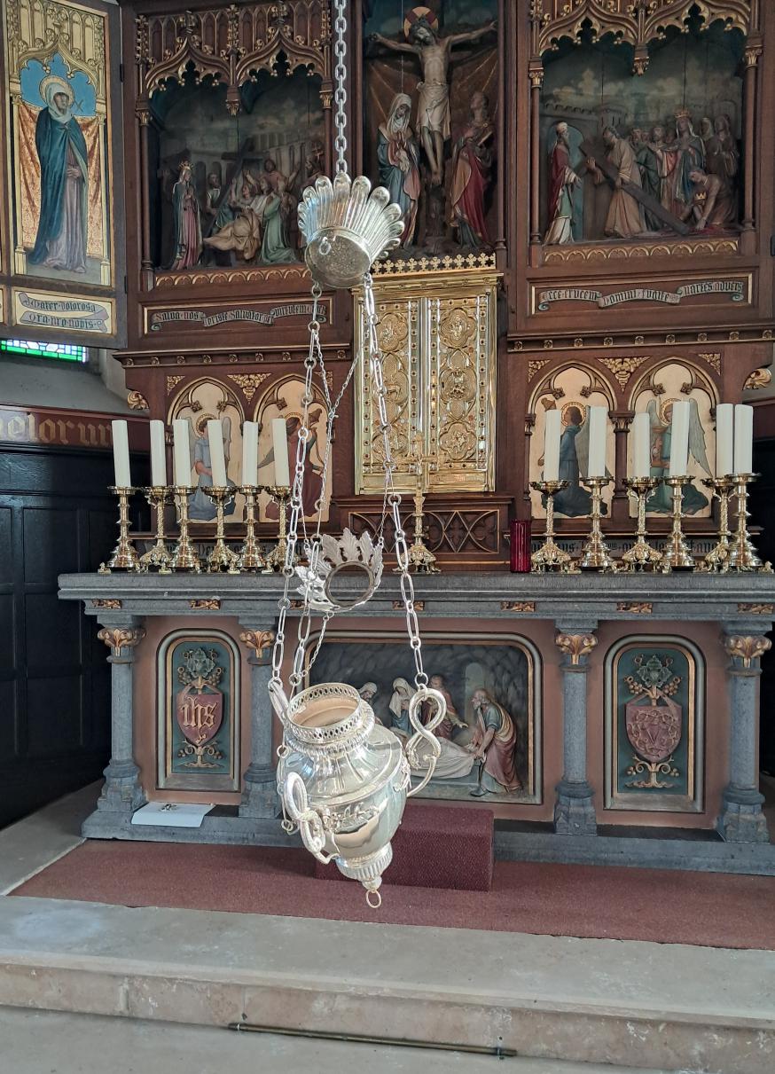 De godslamp hing op een morgen halfstok 