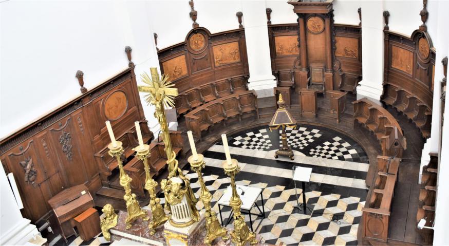 Het koorgestoelte van de Sint-Salvatorkerk is de stille getuige van de kanunniken die meer dan 750 jaar in Harelbeke zetelden. © Erfgoed zuidwest