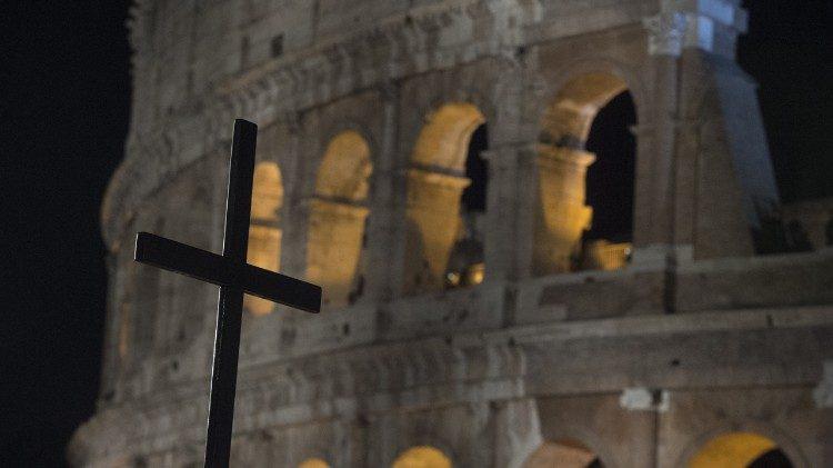 De kruisweg in het Colosseum in Rome © Vatican Media