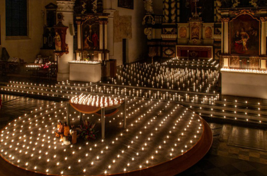 Lichtjes in de Begijnhofkerk © Universitaire Parochie