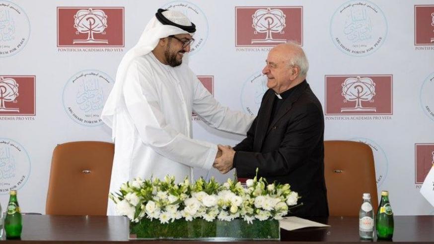 Aartsbisschop Vincenzo Paglia en sjeik Al Mahfoudh Bin Bayyad na de ondertekening van het memorandum © Vatican Media