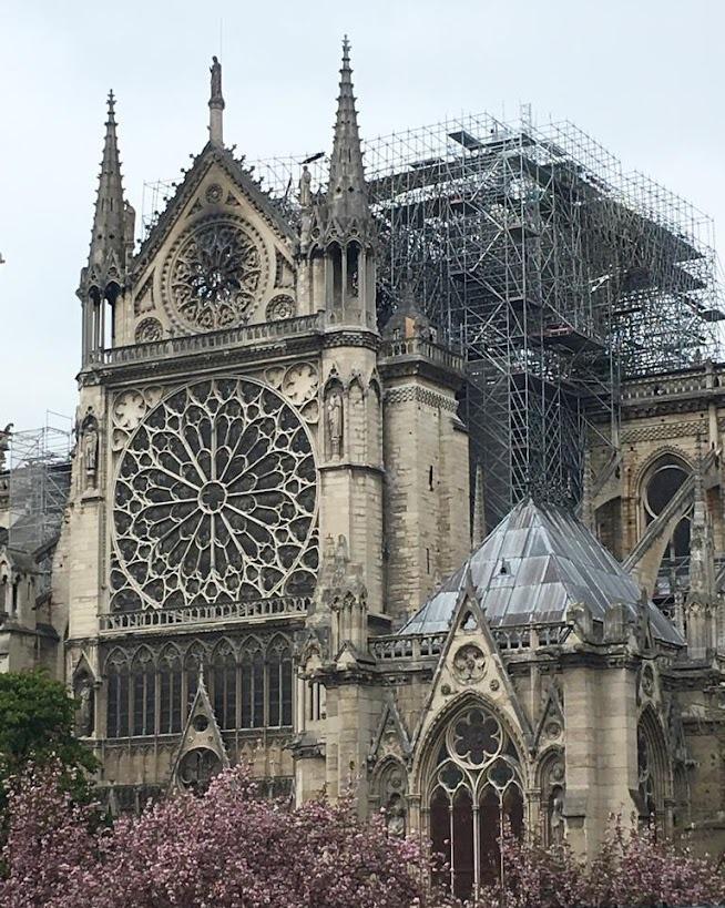 De Notre Damekathedraal, kort na de brand op 16 april © Walde Heldens/Kerknet
