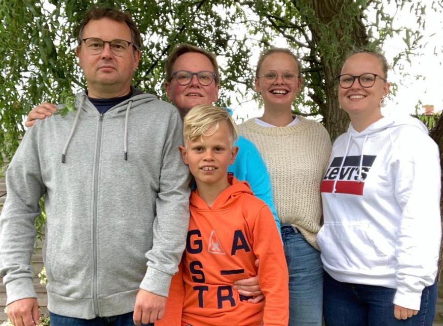 Nele met haar man en kinderen 