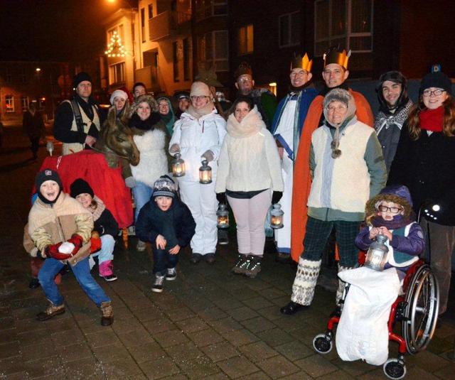 Drieske Nijpers zong 'Driekoningen' in de straten van Sint-Gillis-Waas en in het WZC De Kroon. © Urbain Van Kemseke