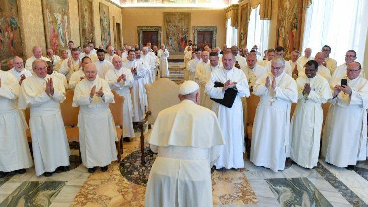 Norbertijnen uit de hele wereld ontmoeten paus Franciscus © Vatican Media