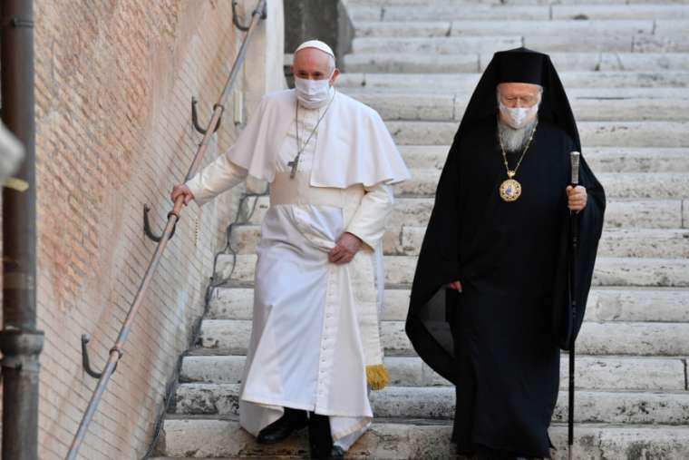 Paus Franciscus en de oecumenische patriarch tijdens de gebedsdag op 20 oktober © Vatican Media Paus Franciscus en de oecumenische patriarch tijdens de gebedsdag op 20 oktober © Vatican Media