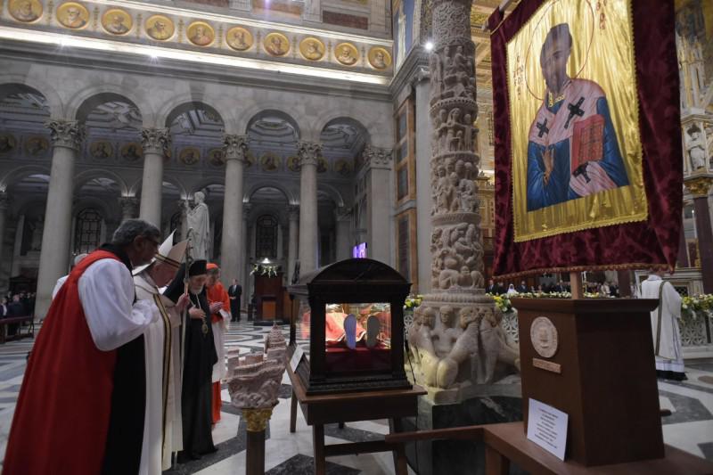 Paus Franciscus met de andere kerkleiders, tijdens het gebed voor de eenheid © Vatican Media Paus Franciscus met de andere kerkleiders, tijdens het gebed voor de eenheid © Vatican Media