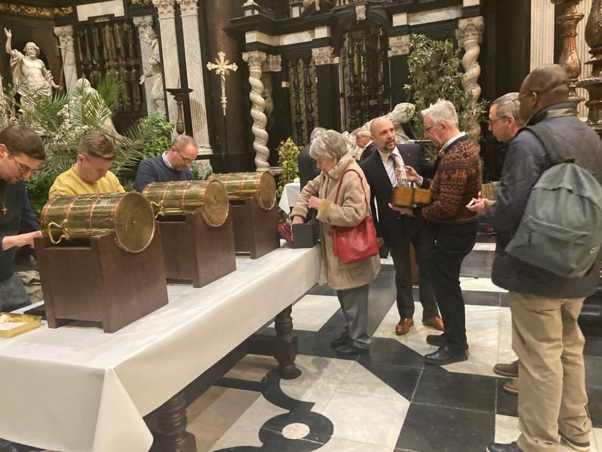 Olieën in Sint-Baafskathedraal-1 