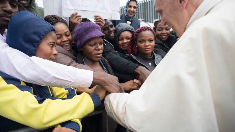 Paus Franciscus ontmoet vluchtelingen en ontheemden © Vatican Media