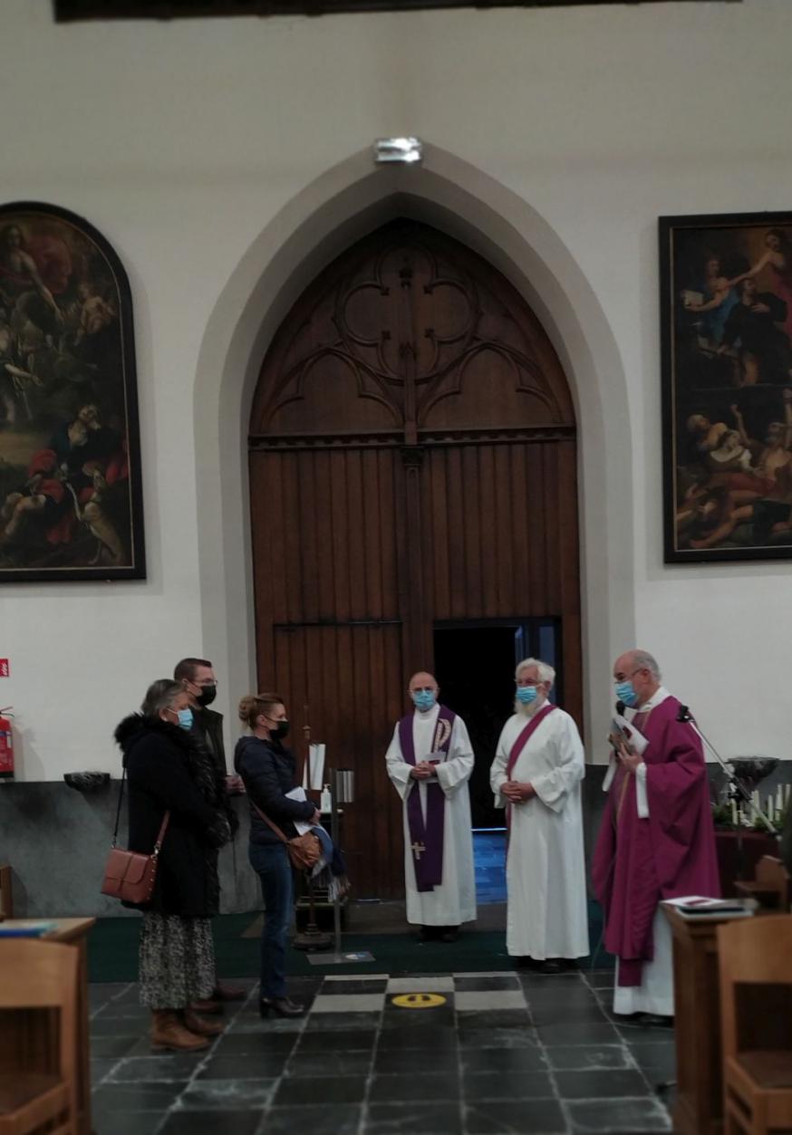 Ontvangst aan de kerkdeur 