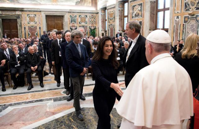 De paus drong er op aan om elke deelnemer persoonlijk te groeten © L’Osservatore Romano /Sir