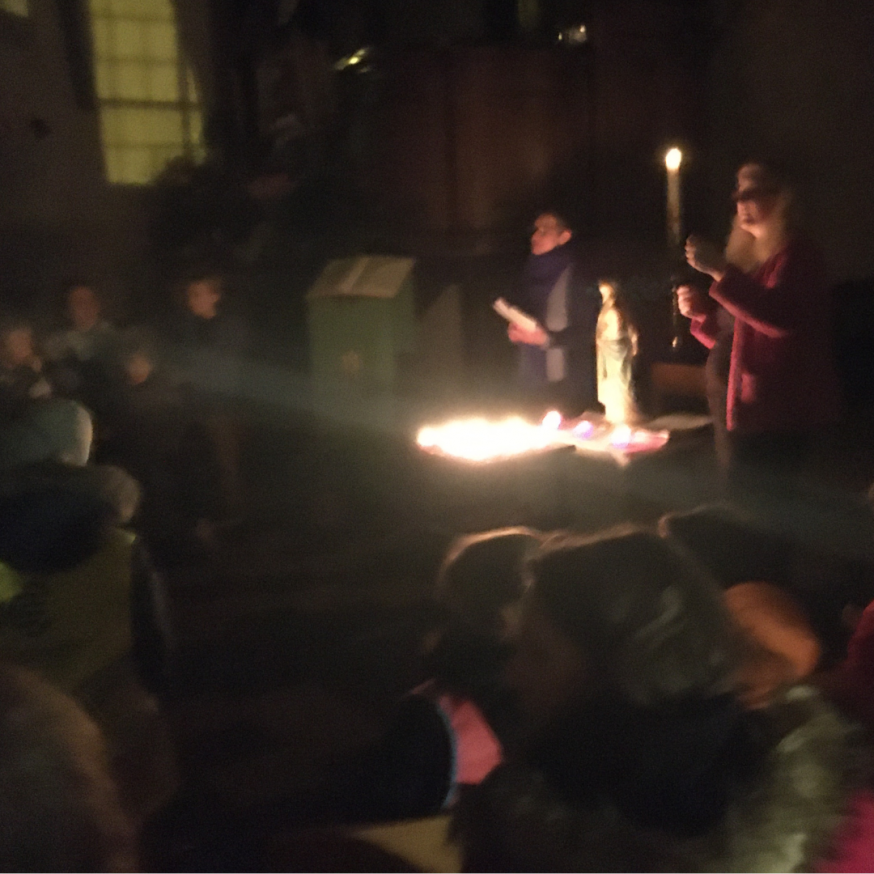 Lichtmis in het donkere kerkje van Vossem © Karolien Helsen