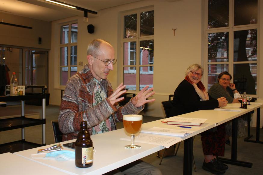 evalueren en napraten bij een... Bavobiertje. 