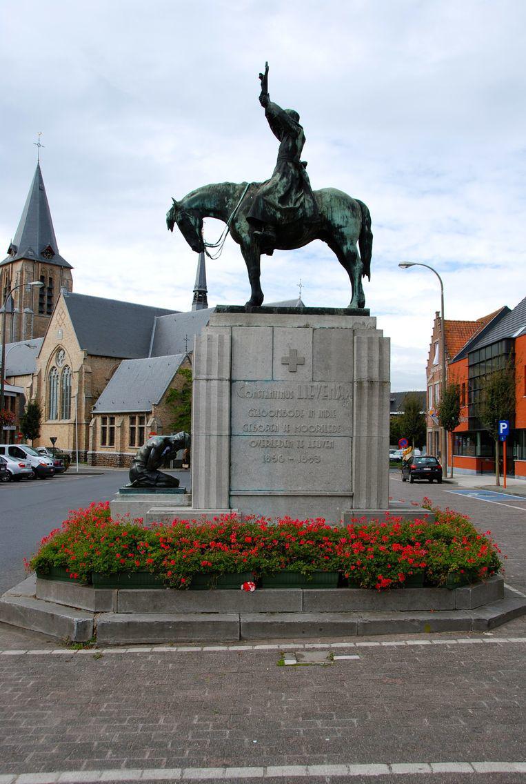 Standbeeld Pater Lievens markt Moorslede © dienst toerisme