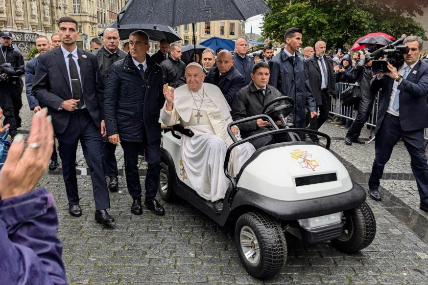 De paus begroette de delegatie van de woonzorgcentra en de vrijwilligers © Pastorale zone Leuven aan de Dijle