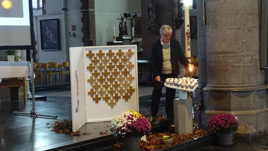 Gebedsdienst Allerheiligen © J. Follet