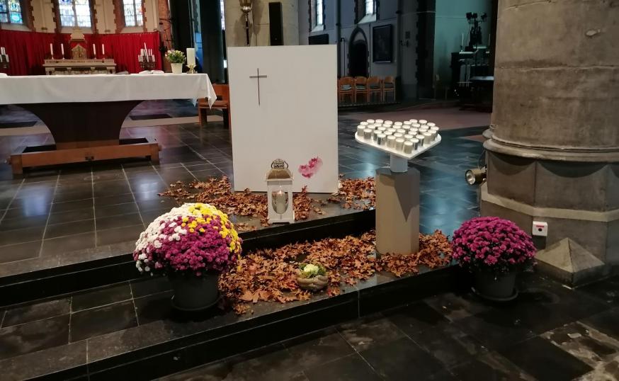 Gebedsdienst Allerheiligen © J. Follet
