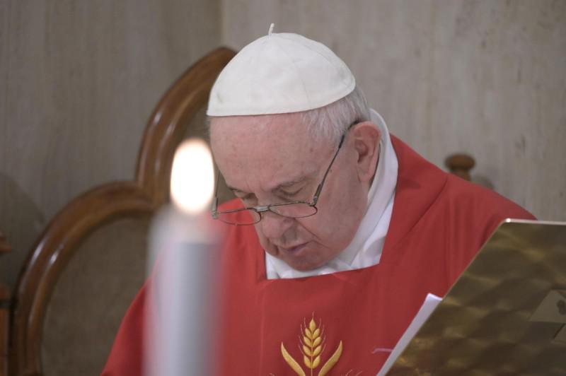 Paus Franciscus bidt om broederschap en solidariteit © Vatican Media Paus Franciscus bidt om broederschap en solidariteit © Vatican Media