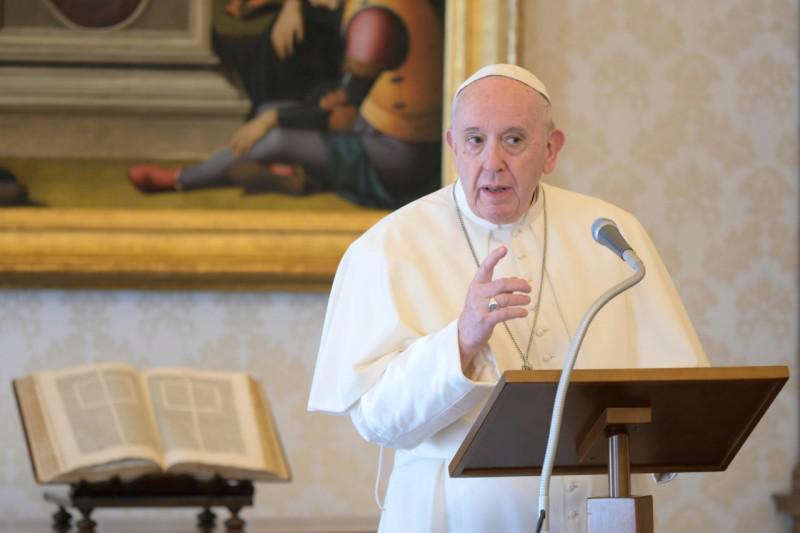 Franciscus vraagt om in de maand mei vaak de Rozenkrans te bidden  © Vatican Media