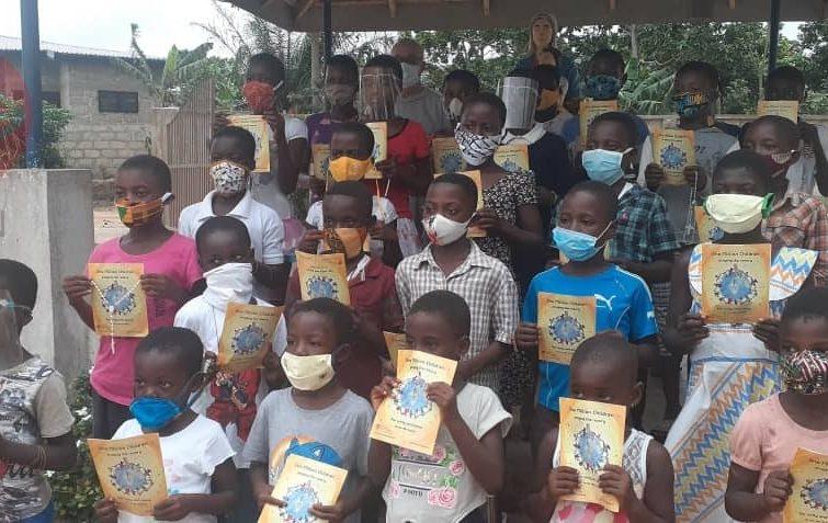 Kinderen uit meer dan 80 landen steunen het rozenkransgebed voor vrede © KIN Kinderen uit meer dan 80 landen steunen het rozenkransgebed voor vrede © KIN