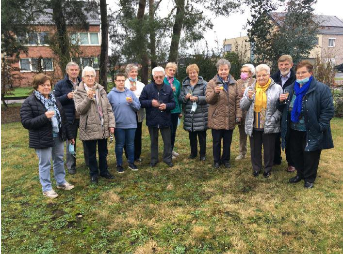 Onze enthousiaste vrijwilligers staan ook dit jaar weer klaar voor degene die met ziek-zijn of eenzaamheid te maken hebben.  