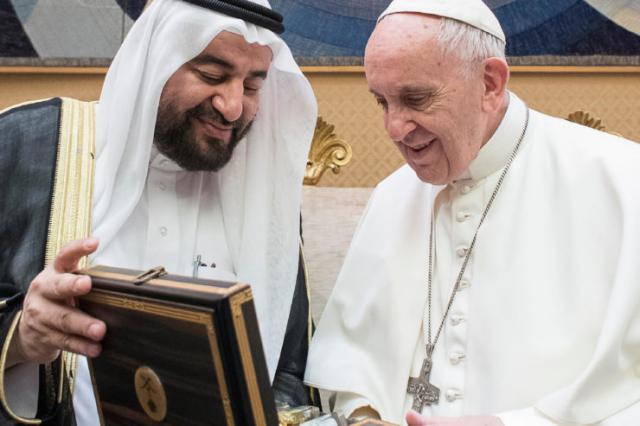 Abdullah bin Fahad Al Eidan bij paus Franciscus © Osservatore Romano