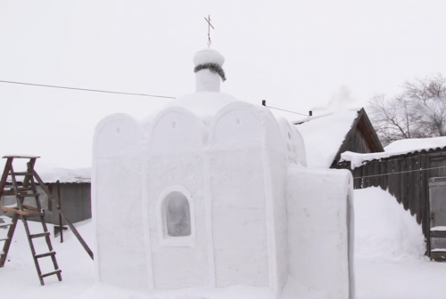 De sneeuwkerk in Sosnovka (Siberië) © alateia
