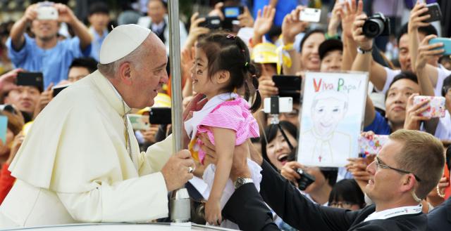 Paus Franciscus op missie in Korea in 2014 © Missio