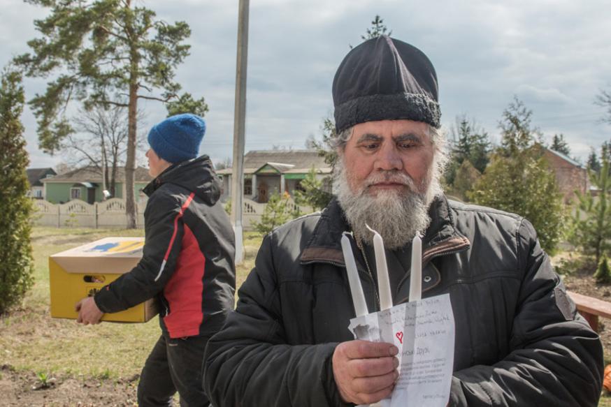 In Sumi werkt Caritas Spes Kharkiv nauw samen met de orthodoxe kerk voor de verdeling van hulpgoederen © Caritas Spes