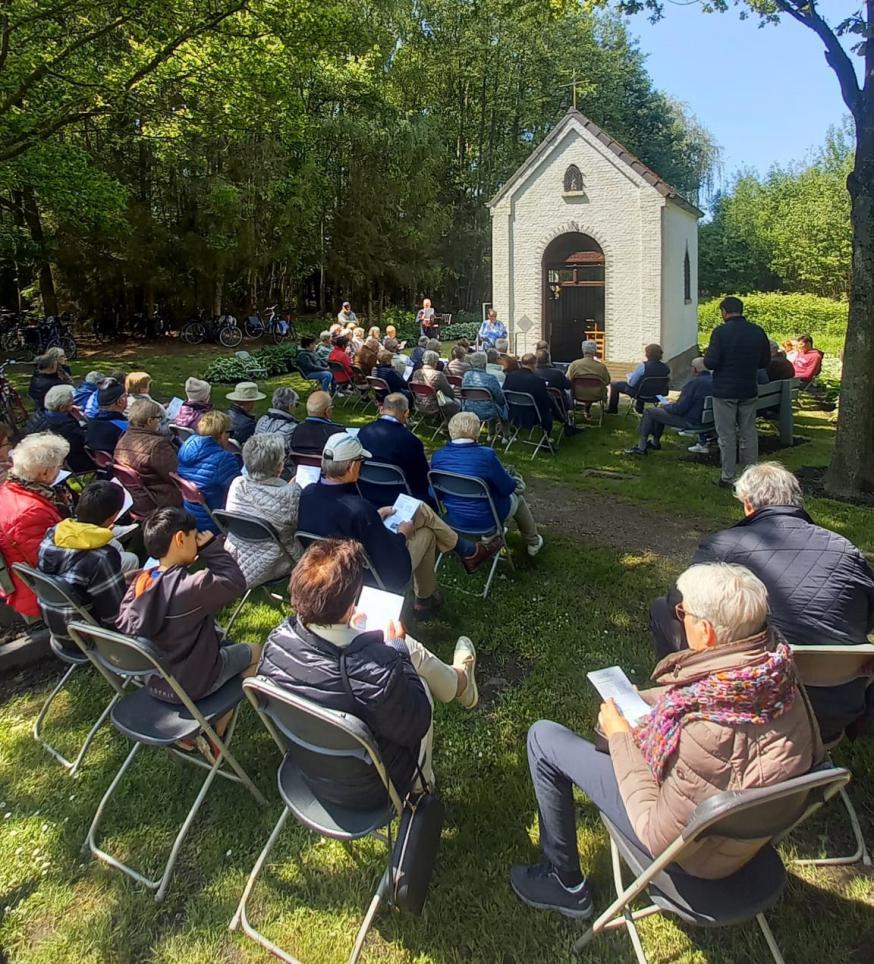 Gebedsmoment aan Tromp kapel 