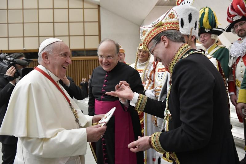 Prins Marc I van Keulen, in gesprek met de paus © Vatican Media