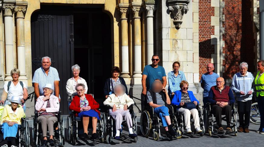 WZC De Kroon bezoekt de kerk-2 