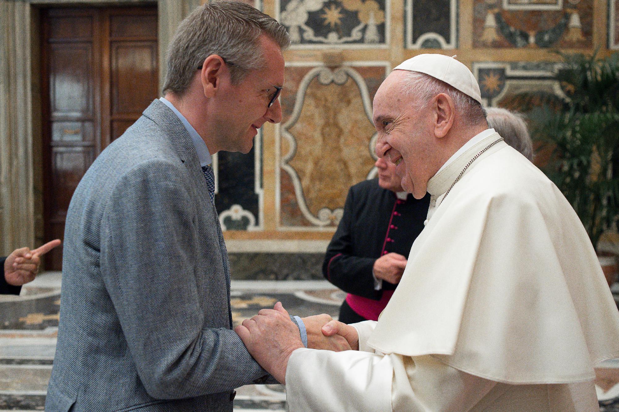 Paus Franciscus benoemt vrouw op hoge post Nederlands Dagblad