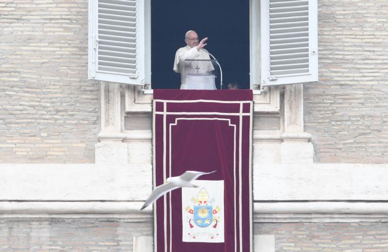 Paus Franciscus tijdens het Angelus © OSR/SIR Paus Franciscus tijdens het Angelus © OSR/SIR
